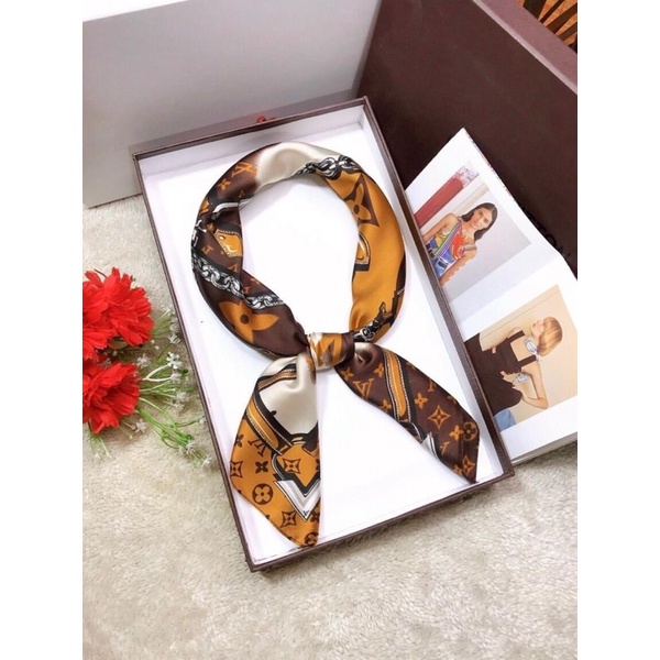 Khăn vàng lụa vuông công sở 70X70 mày vàng thắt nơ, đi biển, cuốn túi, cuốn áo .....(sỉ lẻ sẵn hàng ship hỏa tốc)