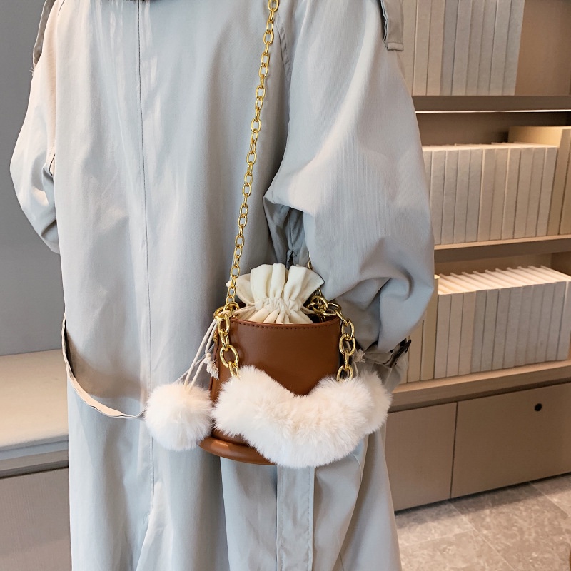 Túi Xách JASMIN NOIR Da PU Hình Trụ Phối Dây Xích Đeo Vai Sành Điệu Cho Nữ