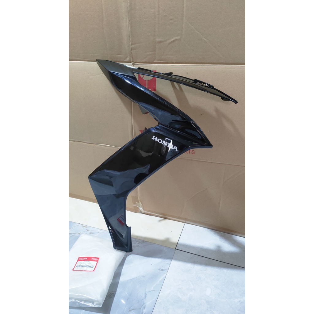 Cánh yếm bên phải - bửng yếm HONDA AIR BLADE 125 năm 2012-2014 màu Đen. *NHA62B*
