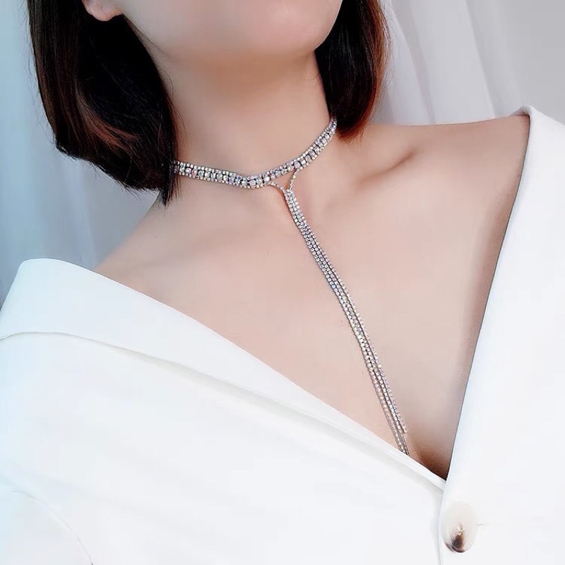 vòng cổ choker tua rua đính đá