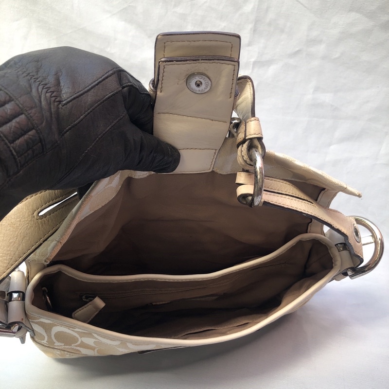 Túi chuẩn si. Túi qua sử dụng. Khách vui lòng xem hình nếu muốn biết thêm thông tin sản phẩm mời khách vô chat . Thanks.