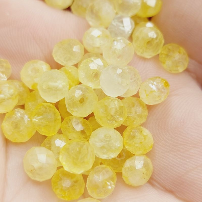 Một hạt đá TA vàng cắt giác 4x6mm UPCARA