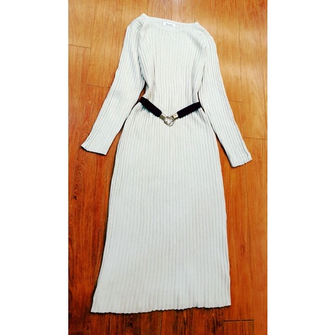 Đầm len màu kem 2hand