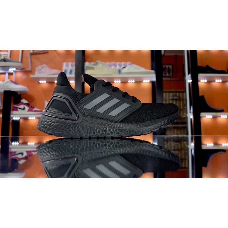 GIÀY SNEAKER ULTRABOOST 6.0 ĐEN KÈM BỘ QUÀ TẶNG GIÁ TRỊ