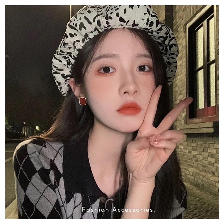 Bông tai hình vuông đỏ đô cô nàng công nương nước Pháp BT300