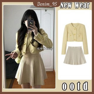 Set áo dạ tweed vàng croptop và chân váy xếp ly