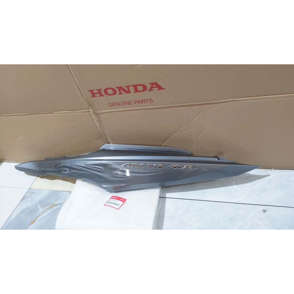 Bộ ốp sườn bên trái - ốp thân HONDA AIR BLADE 125 năm 2013-2014 màu Xám bạc. (83650K27V20ZA)