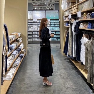 Đầm đen tay phồng Thiết kế