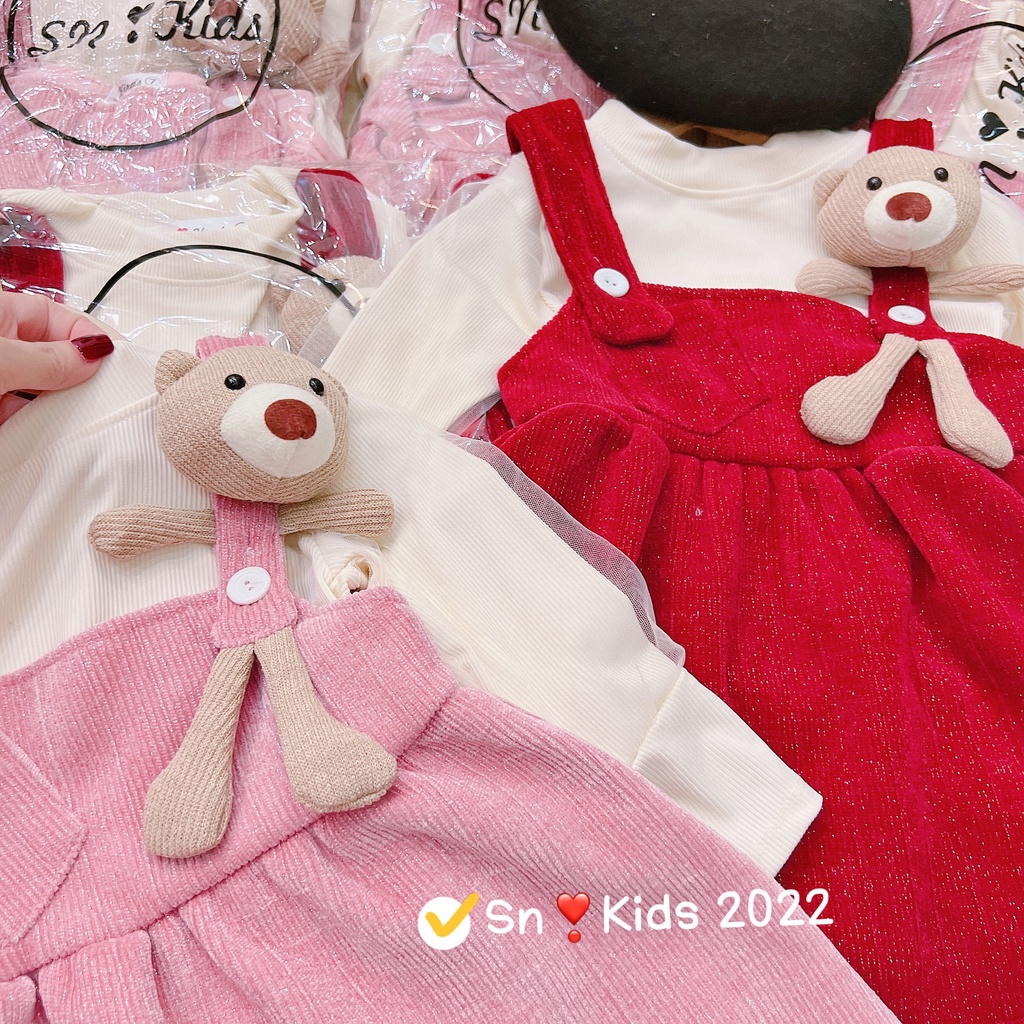 Váy Yếm 2 Dây Phối Gấu Kèm Áo Len Tay Bồng Cho Bé Gái WOWKIDS, Set Váy Yếm Nhung Cho Bé Từ 9-20kg