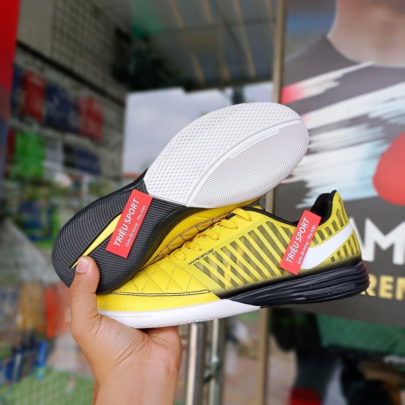 Giày bóng đá Lunar gato ic