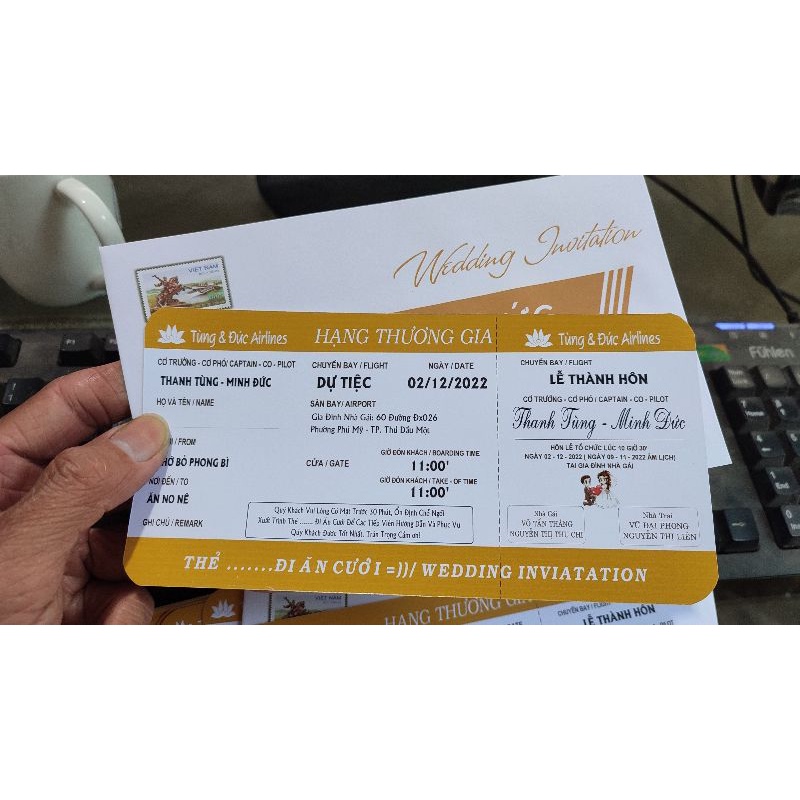 Thiệp cưới kiểu vé máy bay