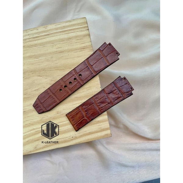 DÂY ĐỒNG HỒ HUBLOT DA BÒ VÂN CÁ THẬT CAO CẤP (HÌNH THẬT)