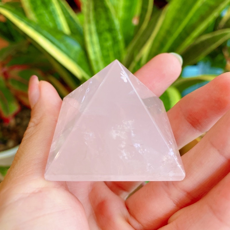 Kim tự tháp đá Rose Quartz, chóp đá thạch anh hồng hình kim tự tháp