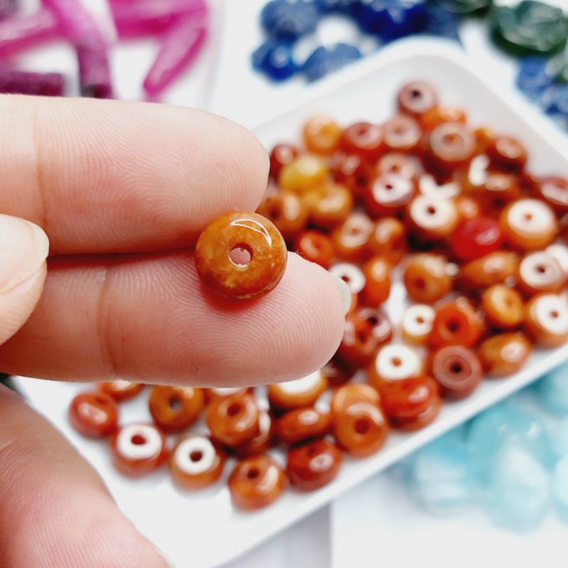 Một đồng điếu tròn xỏ vòng tay CAMTHACH cam UPCARA