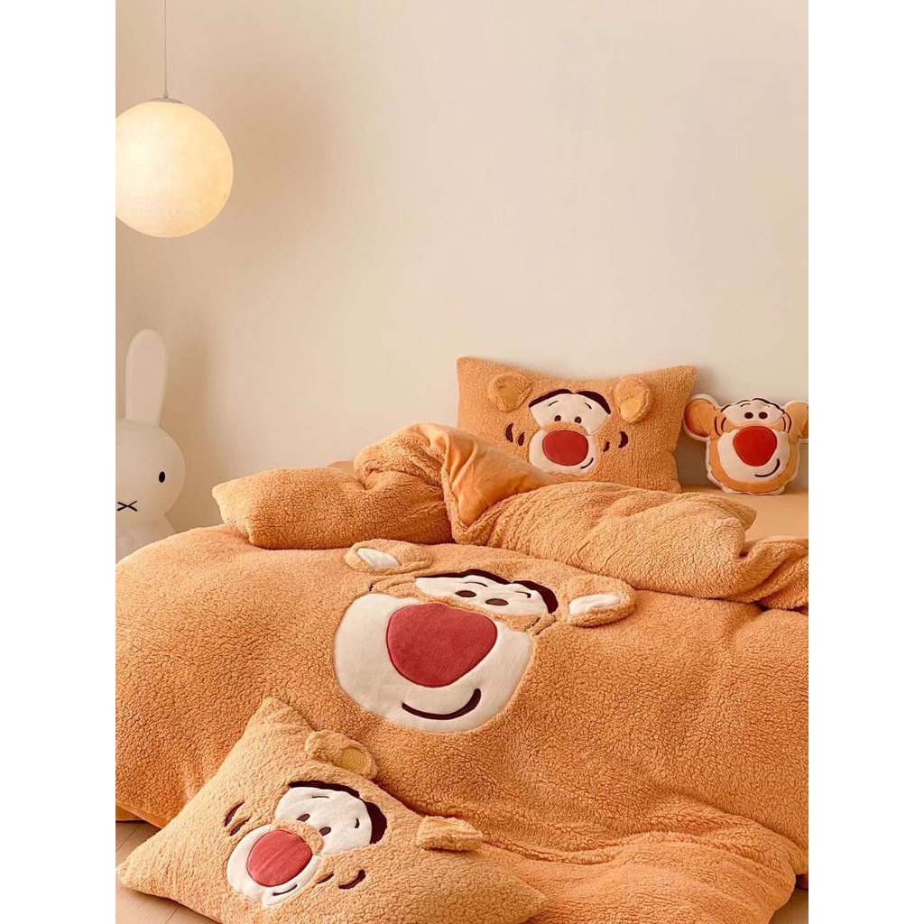 Bộ chăn ga và vỏ gối nỉ lông cừu Disney cao cấp kèm gối trang trí - Mùa Decor