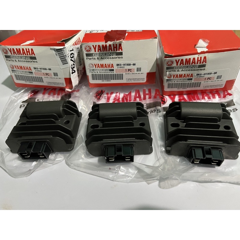 Cuộn Sạc ( cục sạc , cục nạp, tiết chế chỉnh lưu ) yamaha r15v3