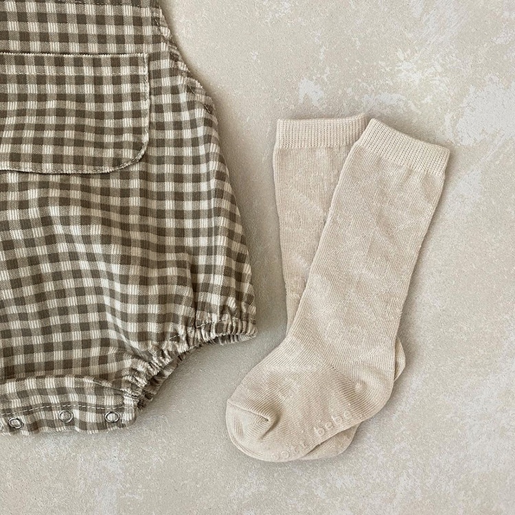 Quần yếm cho bé trai và bé gái màu kem và caro