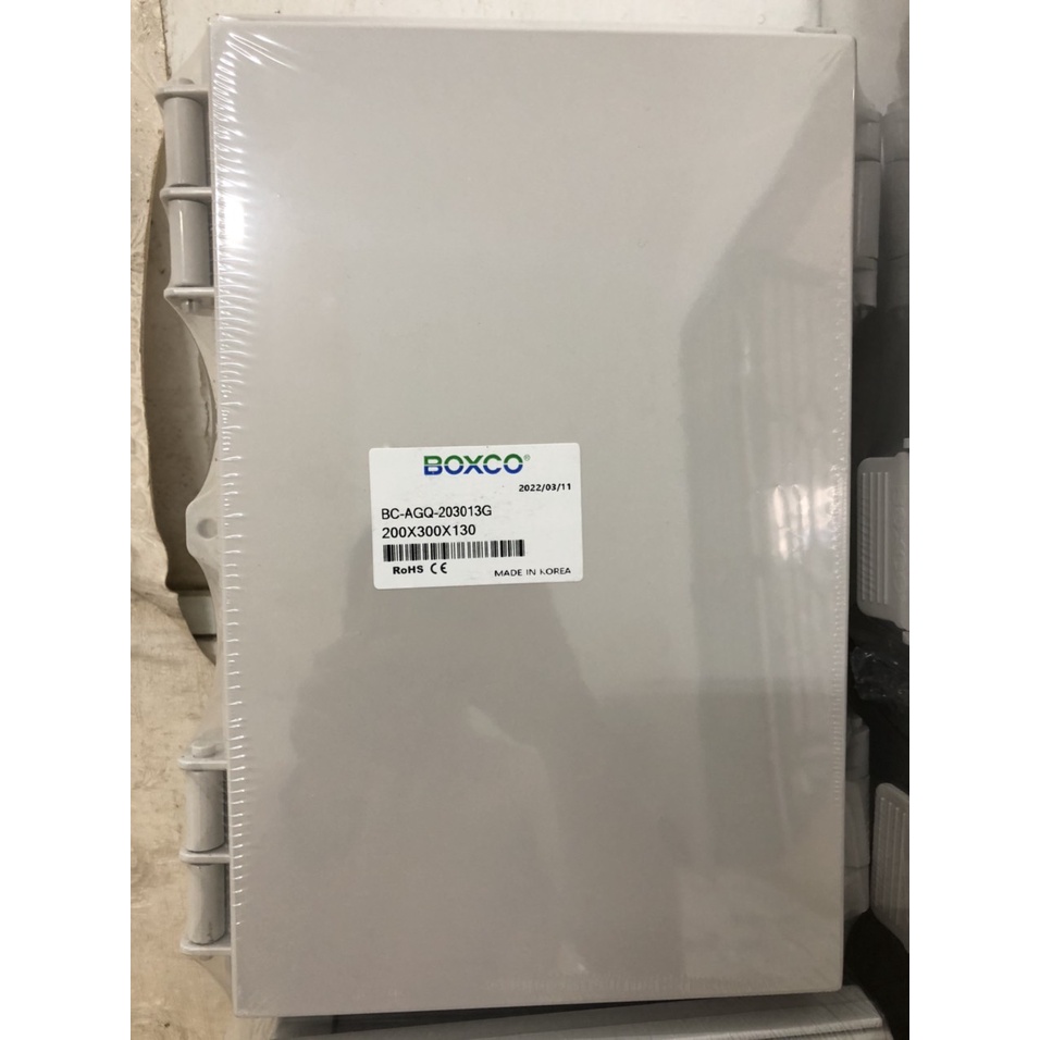 Tủ điện nhựa ABS chống nước IP67 AGQ203013G BOXCO (BẢNG LỀ ĐÚC, KHOÁ NHỰA, CÓ TẤM ĐẾ )