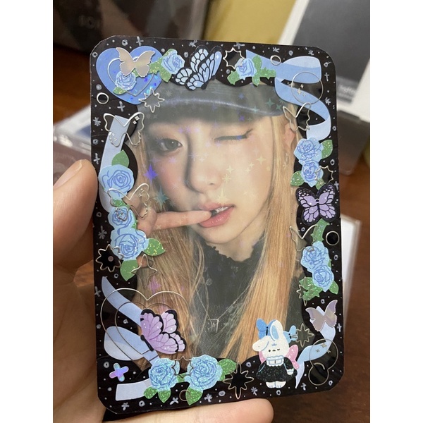 Thẻ hình nhóm Lesserafim