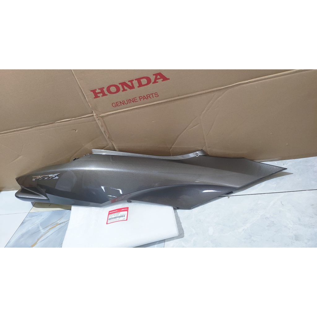 Bộ ốp sườn bên phải HONDA PCX 125 năm 2014 màu Xám. *YR320M* (83550K35V00ZA)