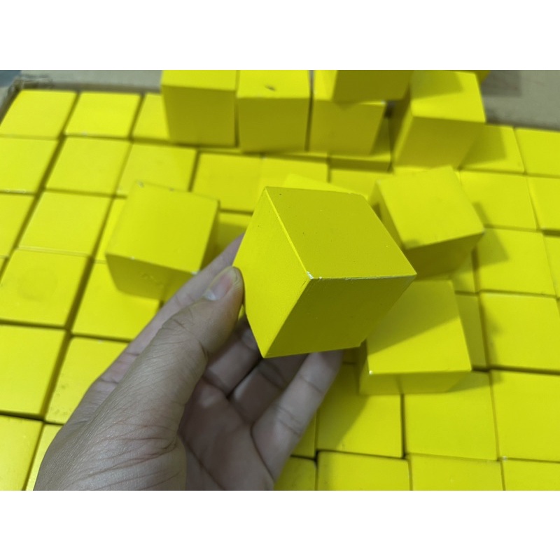 Cube 4 cm khối gỗ lập phương trang trí đồ chơi kê hàng loại 1 gỗ an toàn mầu vàng