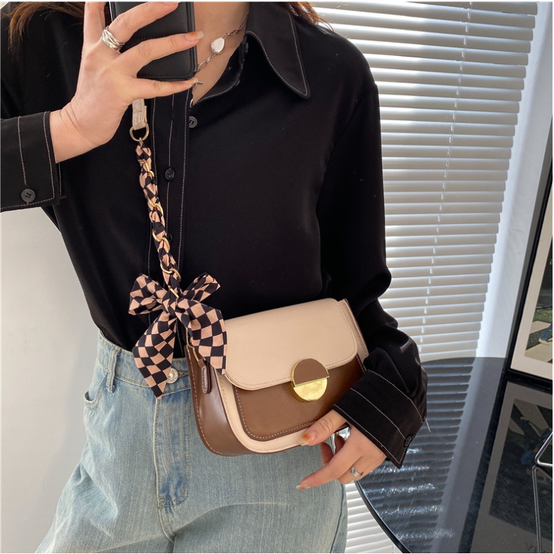 Túi xách nữ đeo chéo dây xích phối khăn tuyệt đẹp chất da dày dặn bền bỉ theo năm tháng Capucha T231