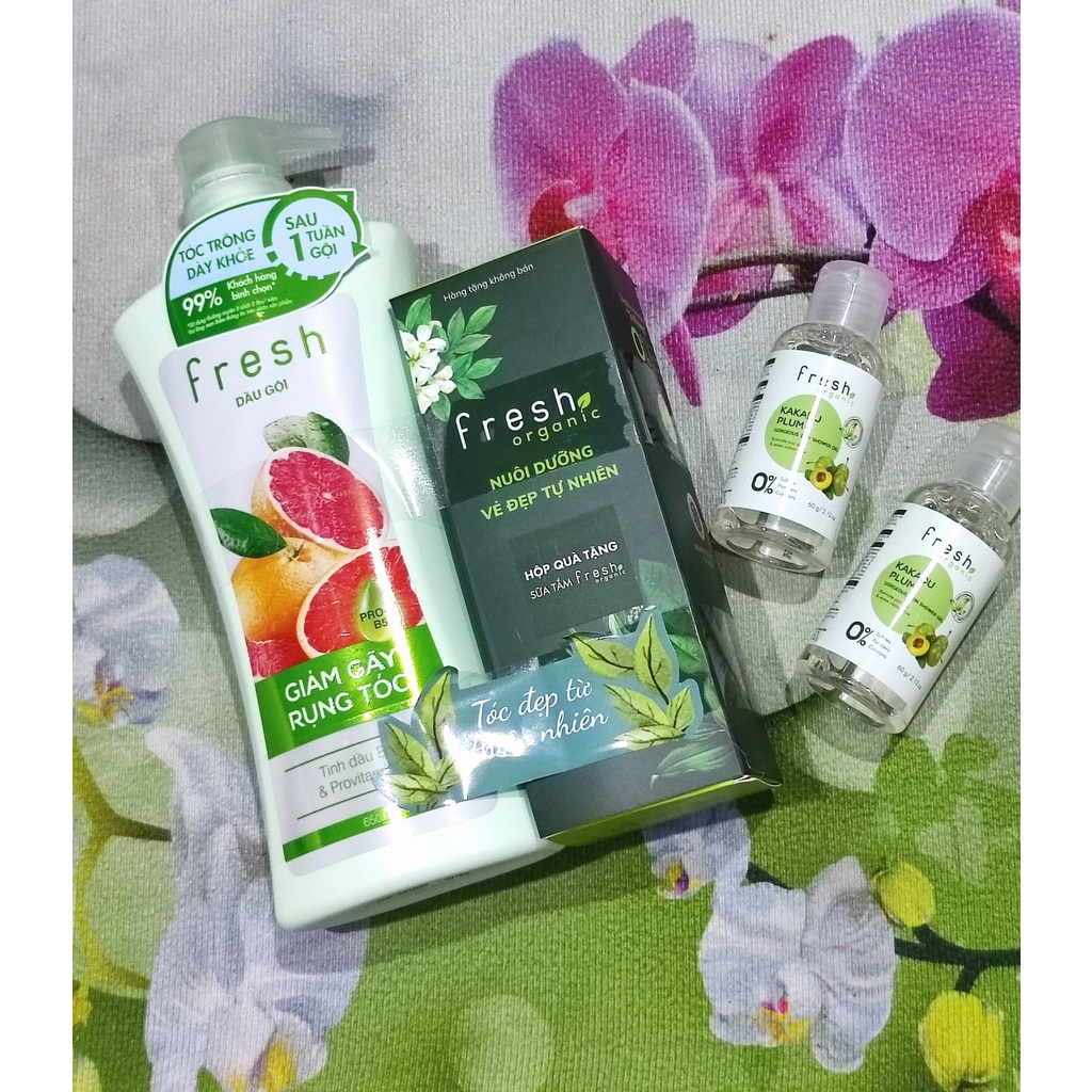 DẦU GỘI FRESH GIẢM GÃY RỤNG TOC, BỒ KẾT SUÔN MƯỢT TÓC 650G TẶNG KÈM HỘP QUÀI SỮA TẮM FRESH OGANIC 60ML.