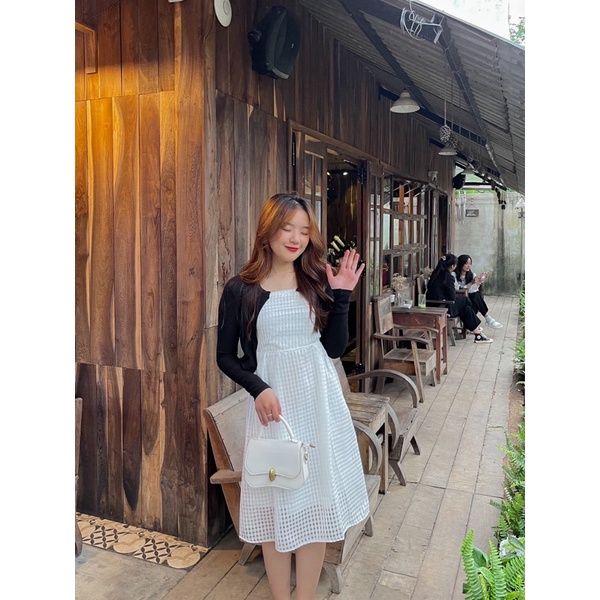 Set đầm ô xếp ly + khoác đen