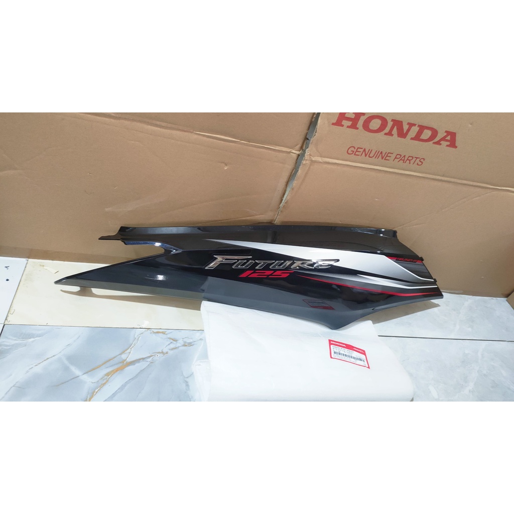 Bộ ốp sườn bên phải HONDA FUTURE 125 năm 2015 màu Đen đỏ . 64600KYZV90ZC