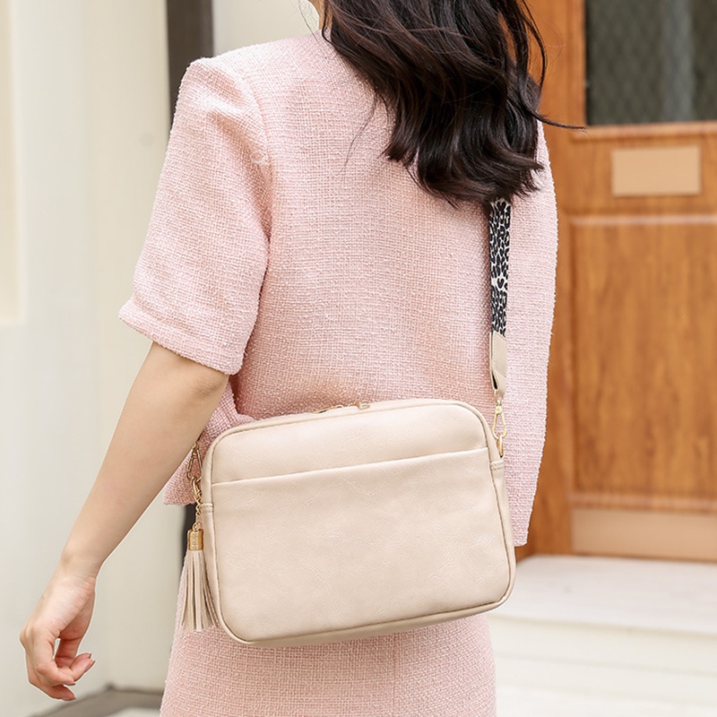 Túi Đeo Chéo Hình Vuông Cỡ Nhỏ Phối Tua Rua Đơn Giản Thời Trang Cho Nữ