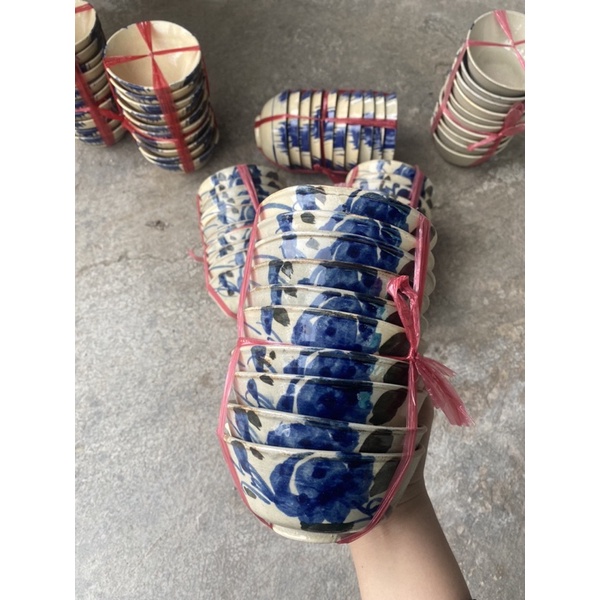 Chén Hoa Xanh Và Chén Phếch hàng thường có chân đinh