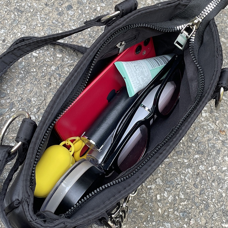 IELGY Túi Đeo Chéo Màu Đen Phối Dây Xích Thời Trang Cho Nữ