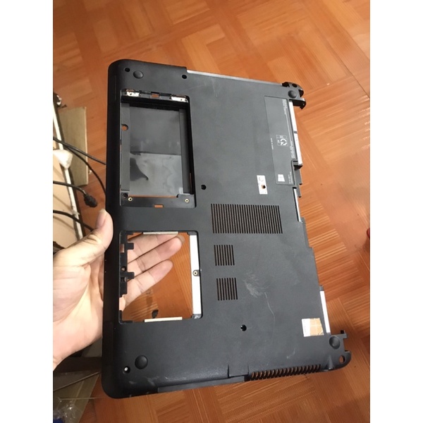 thay vỏ mặt D laptop sony svf142 cũ
