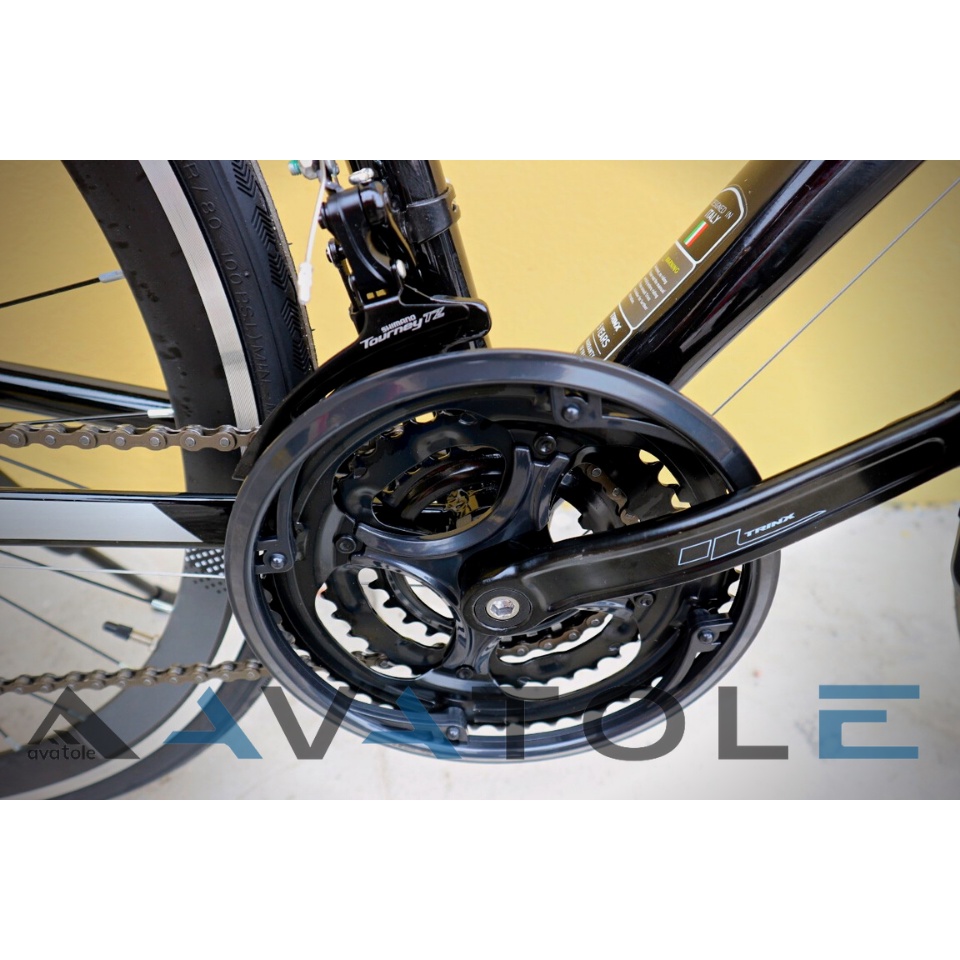 Xe đạp đua TrinX Tempo 1.0, Khung sườn hợp kim nhôm cao cấp, Bộ truyền động Shimano Tourney TZ, Màu Trắng Đen