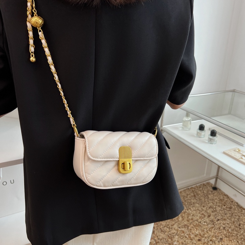 Túi xách nữ đeo chéo khóa xoay mạ đồng vàng siêu sang chất da mềm mịn cao cấp Capucha T226