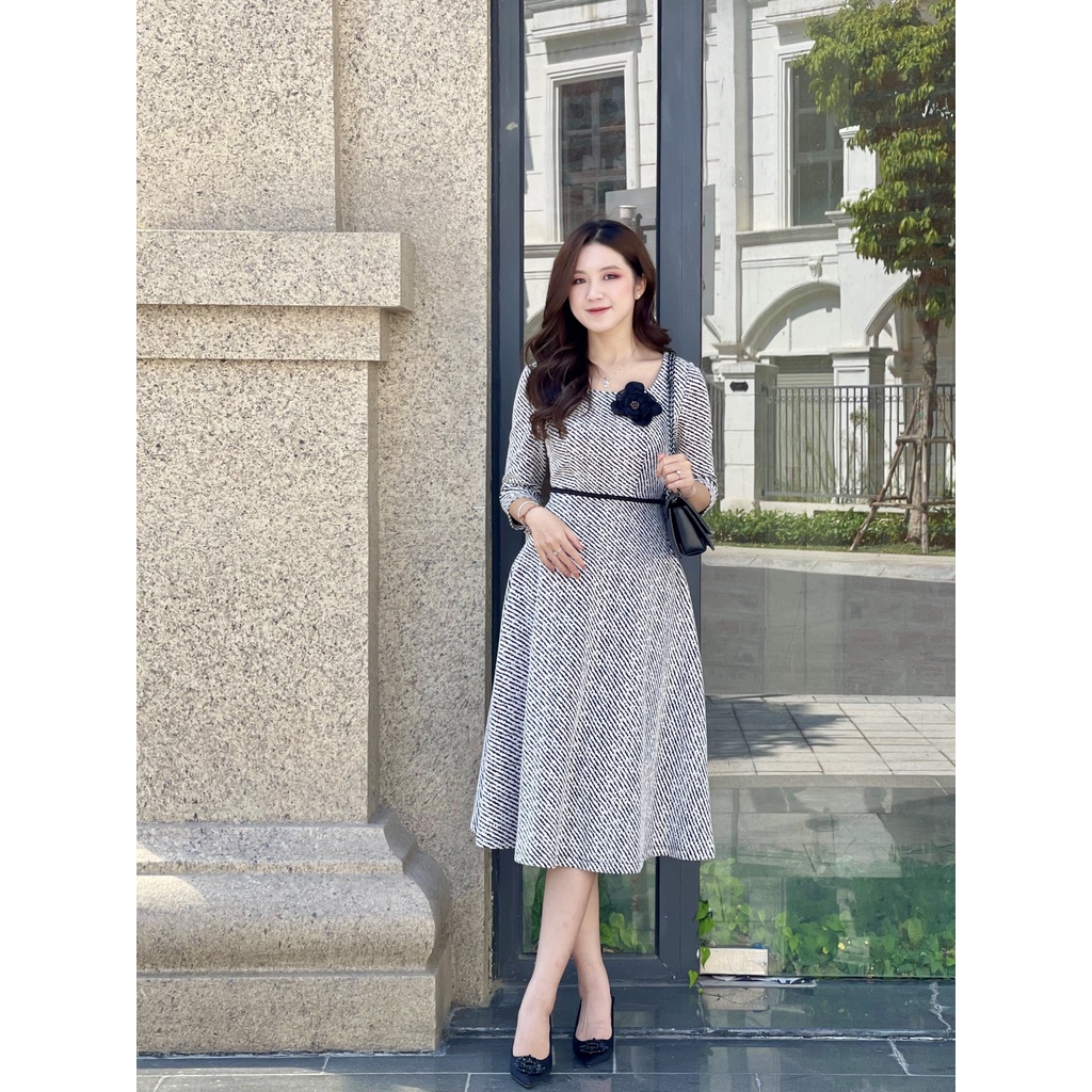 Đầm xòe tay lỡ Umi kẻ sọc đen trắng hoa dời SEVEN AM OD601044