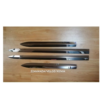 Nẹp Sườn Hông Xe Inox Crom dành cho Toyota Veloz Cross, Avanza 2022, 2023 Bộ 4 Chi Tiết