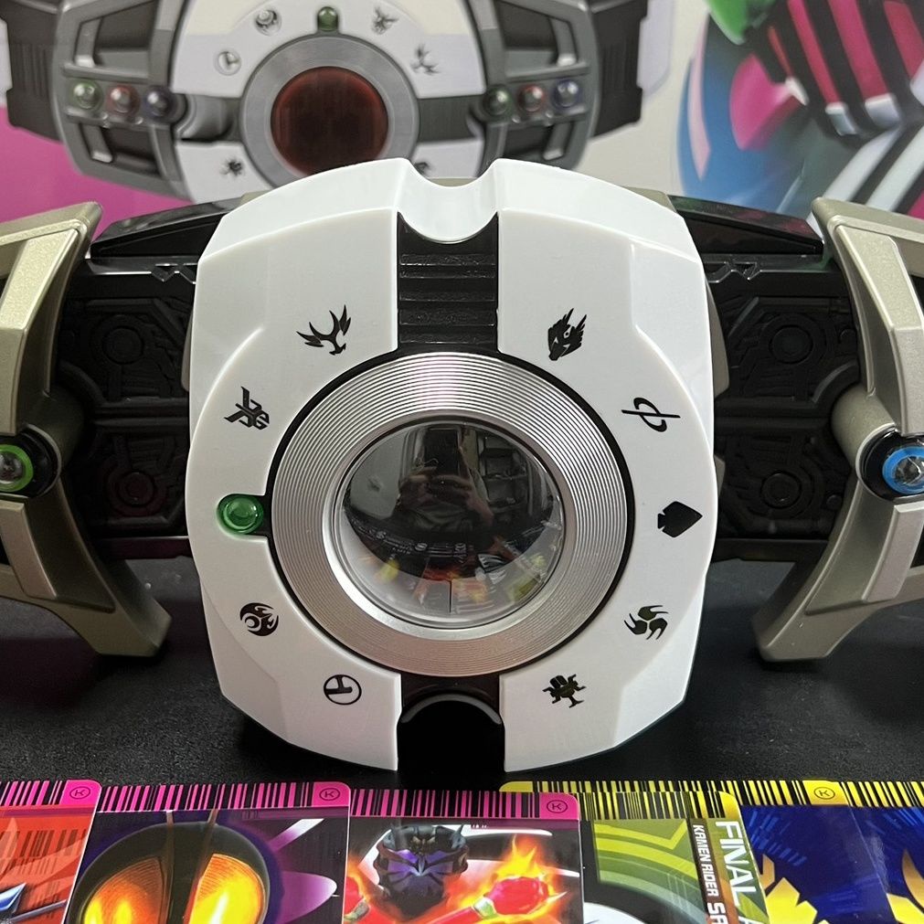 Nhân Vật Kamen Rider Kèm 40 Thẻ Bài Trắng