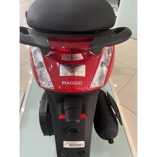 Tem chữ Piaggio dán trên xe Zip ❤️