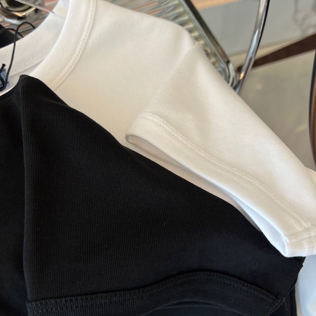 Prada 22ss New triangle logo round neck all-match women's short-sleeved T-shirt must be equipped with several pieces to wear