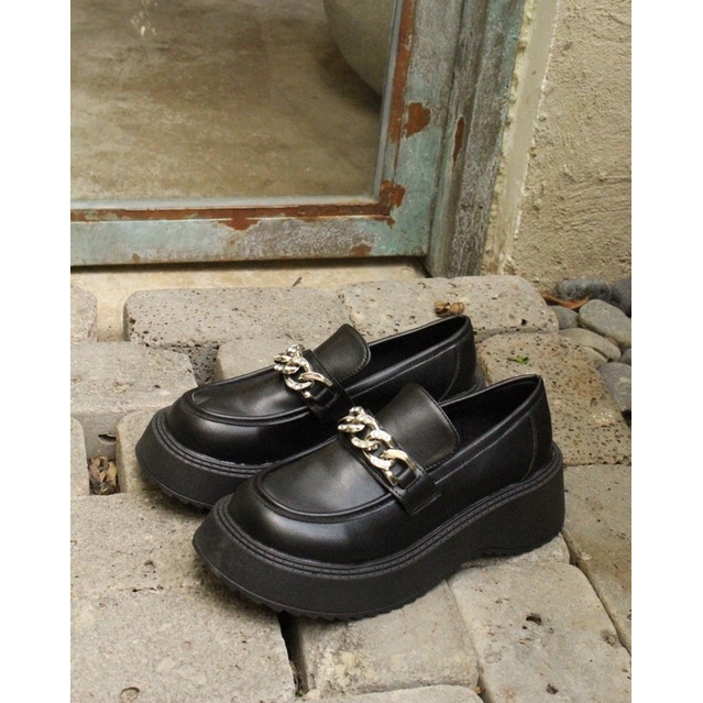 Loafer xích - giày lười hoạ tiết mắc xích