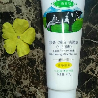 Sữa rửa mặt con bò LYOLAN 120g .