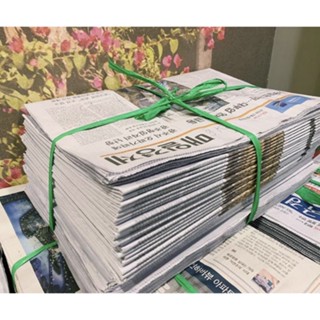 Giấy báo cũ gói hàng, trang trí