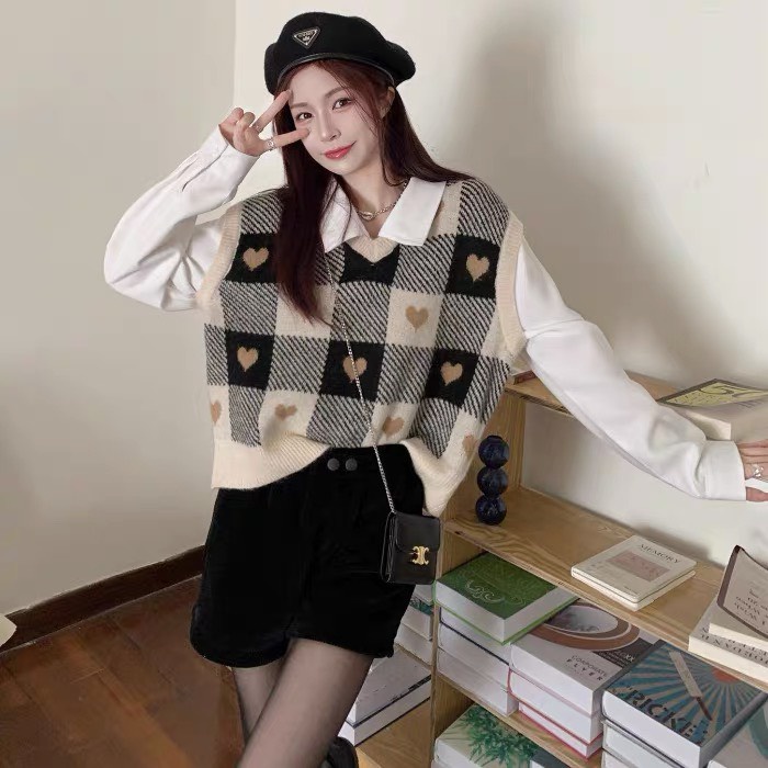 Áo gile len nữ họa tiết phối tim, Áo kiểu gilê cổ chữ V màu be nâu form vừa đẹp ulzzang tiểu thư