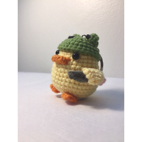 Móc khoá vịt vàng cầm dao handmade