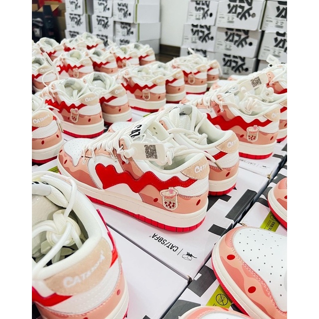 Giày Sneaker Cat & Sofa " Red Milk Tea "  Màu Trắng Đỏ Trà Sữa | PiuPiu Authentic
