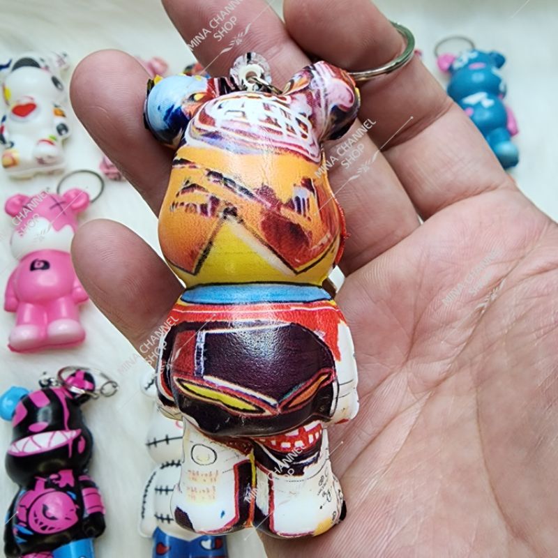 Squishy Móc Khóa Nhân Vật Gấu Bearbrick, Ngộ Nghĩnh, vui nhộn, Dễ thương, đáng yêu giá rẻ có bao bì kính.