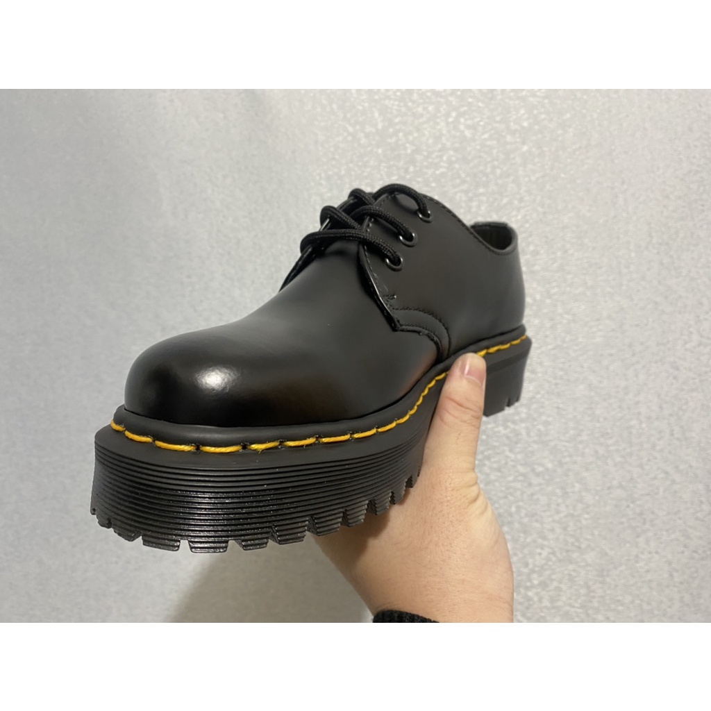 Giày Dr.Martens Airwair cổ thấp mũi tròn bằng da đế dày dành cho nữ