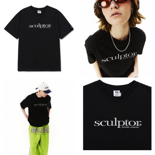 Áo thun sculptor metallic serif logo tee