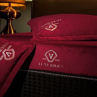 Bộ ga và 2 vỏ gối Nỉ Tuyết Sữa mềm mại cao cấp thêu Luxurious đơn giản, sang trọng mẫu 2023